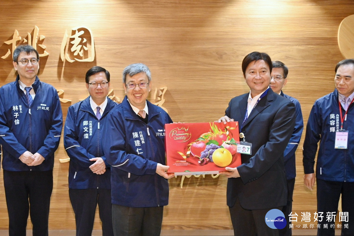 行政院長陳建仁視察國道及機場疏運情形,肯定春節疏運整備讓國人享有便捷交通服務。