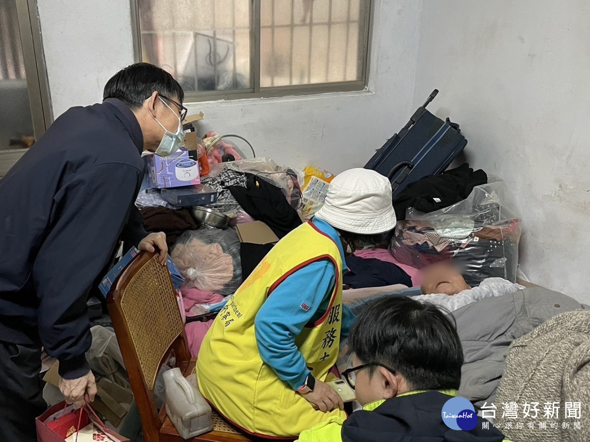 「慈」「警」聯合送暖,點亮獨居老人心。