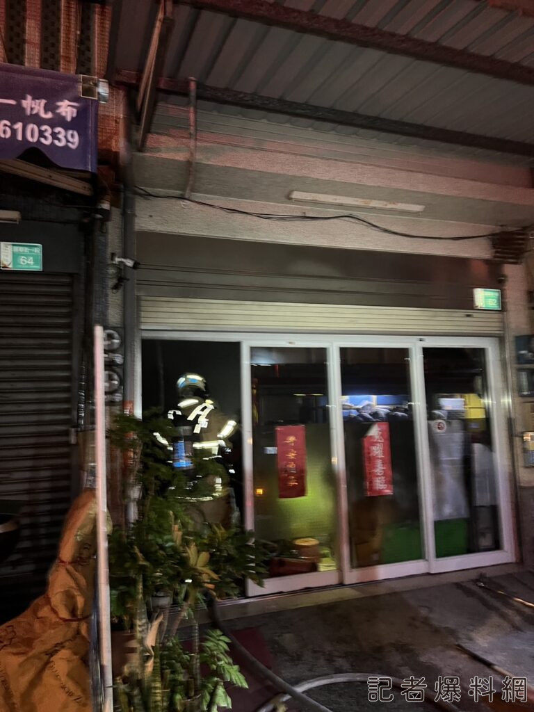 ▲台南國華街一段今（6）日凌晨發生一起住宅火警，所幸無人員傷亡。（圖／民眾提供）