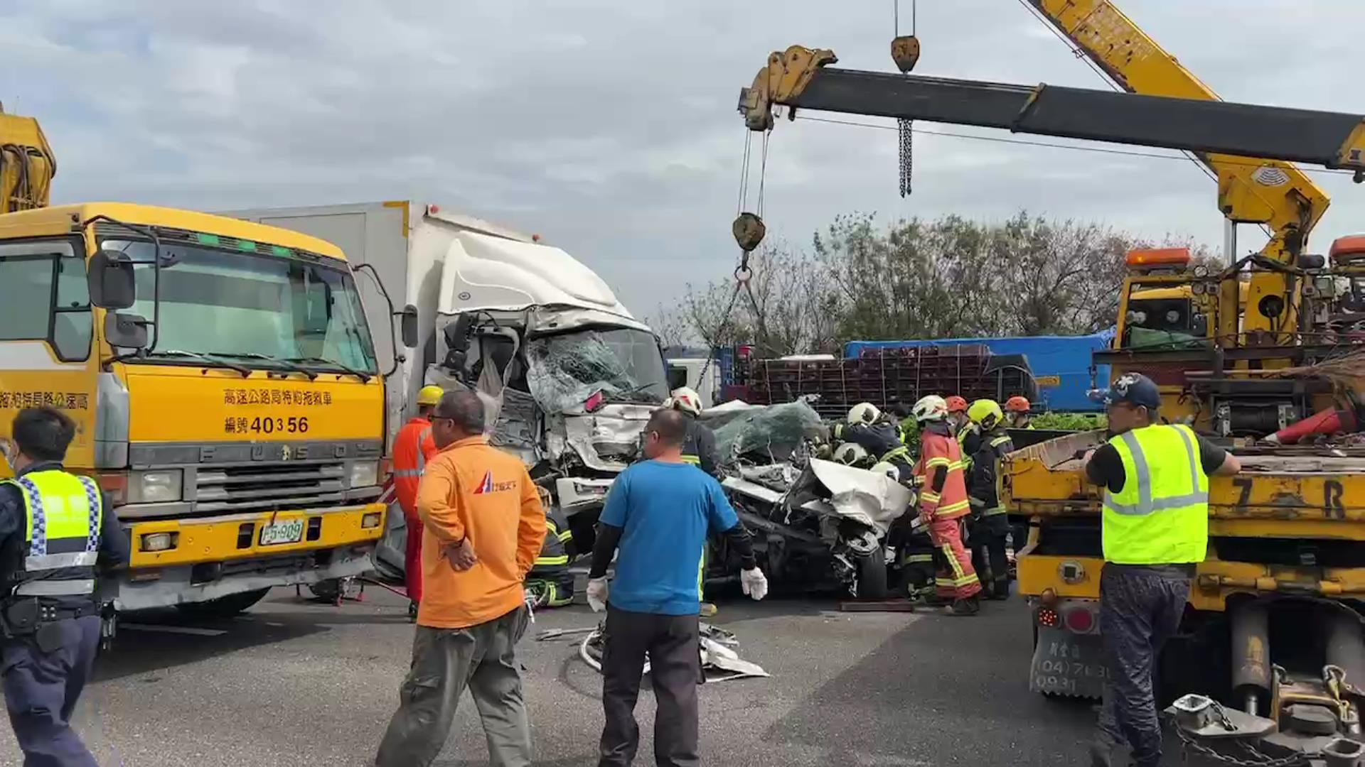 ▲國道1號彰化段發生7車連環撞車禍，造成一死一傷慘劇，涉嫌肇事的大貨車駕駛因無照，趁亂叫弟弟開車來頂罪，遭國道警方移送彰化地檢偵訊，地院准押。（資料照）