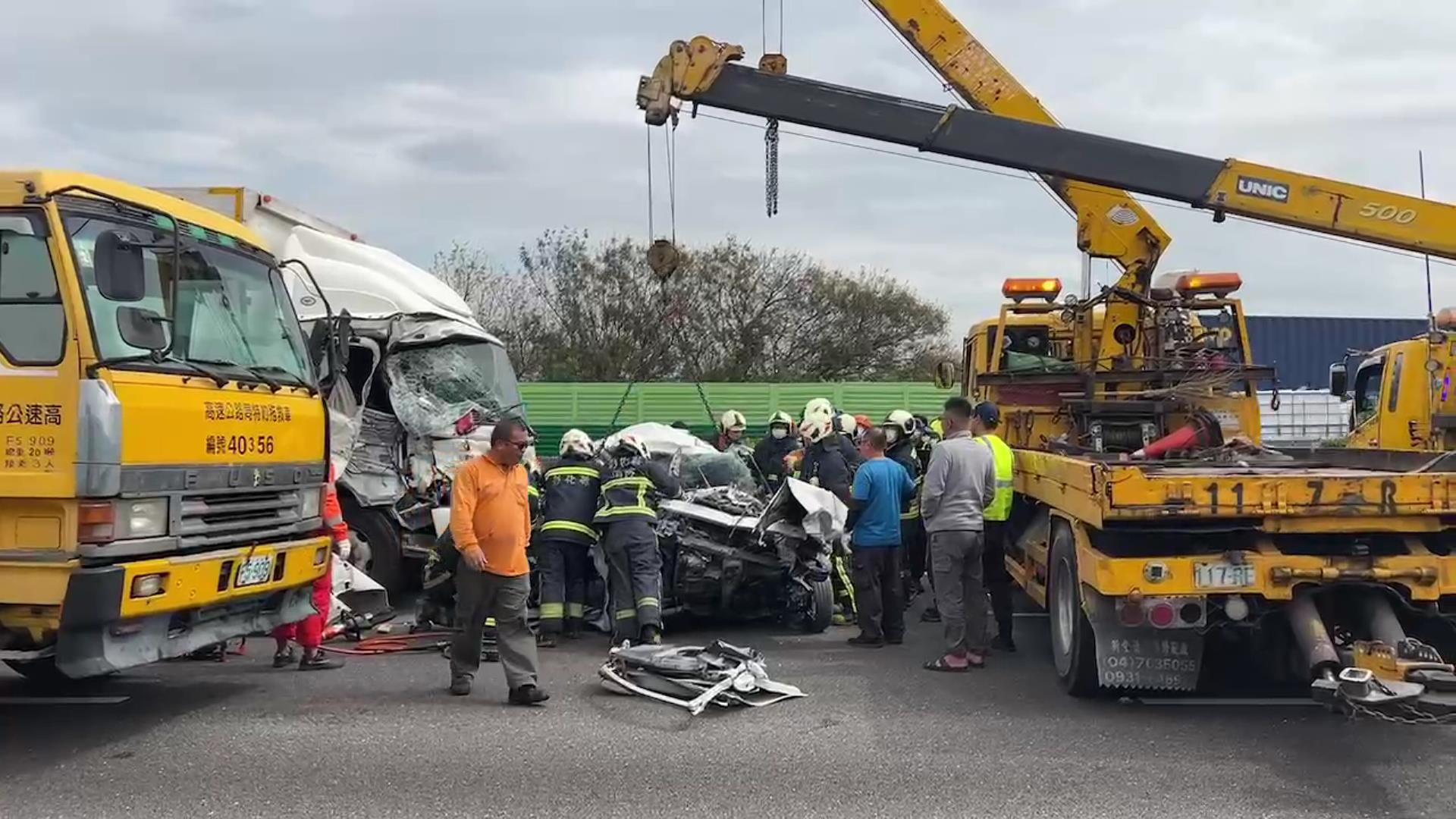 ▲國道1號彰化段發生7車連環撞車禍，造成一死一傷慘劇，涉嫌肇事的大貨車駕駛因無照，趁亂叫弟弟開車來頂罪，遭國道警方移送彰化地檢偵訊，地院准押。（資料照）