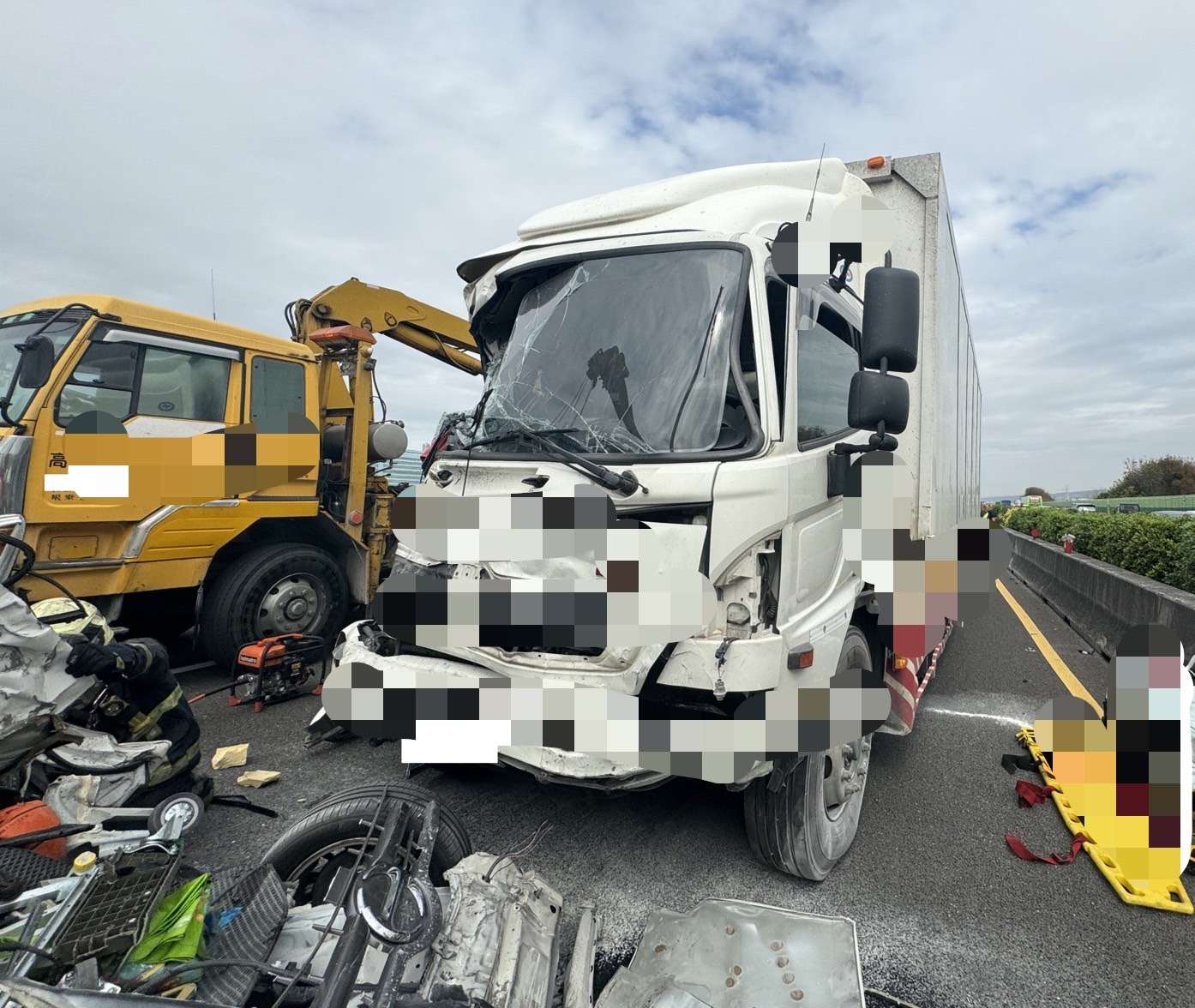 ▲國道1號彰化段發生7車連環撞車禍，造成一死一傷慘劇，涉嫌肇事的大貨車駕駛因無照，趁亂叫弟弟開車來頂罪，遭國道警方移送彰化地檢偵訊，地院准押。（資料照）