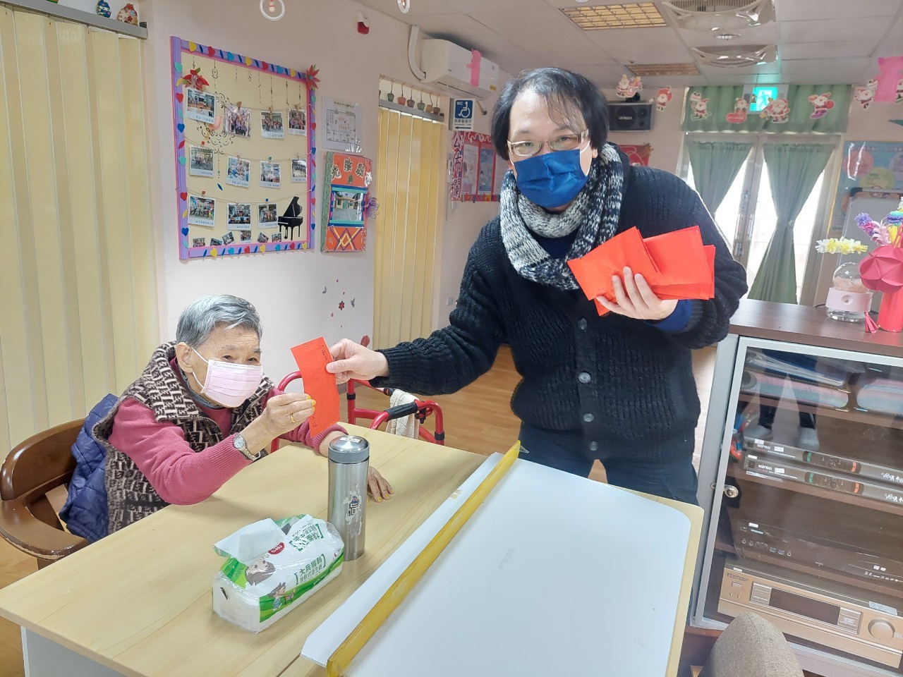 ▲彰化榮家日照中心辦理「反詐騙」宣導，藉此提高長者防詐騙意識，確保其財物安全。（記者張溎壕攝）