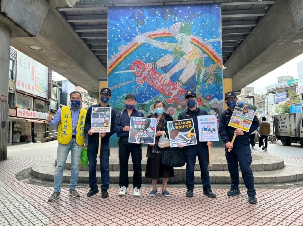 士林分局特別指示統合警力全力投入春節期間交通安全及順暢工作