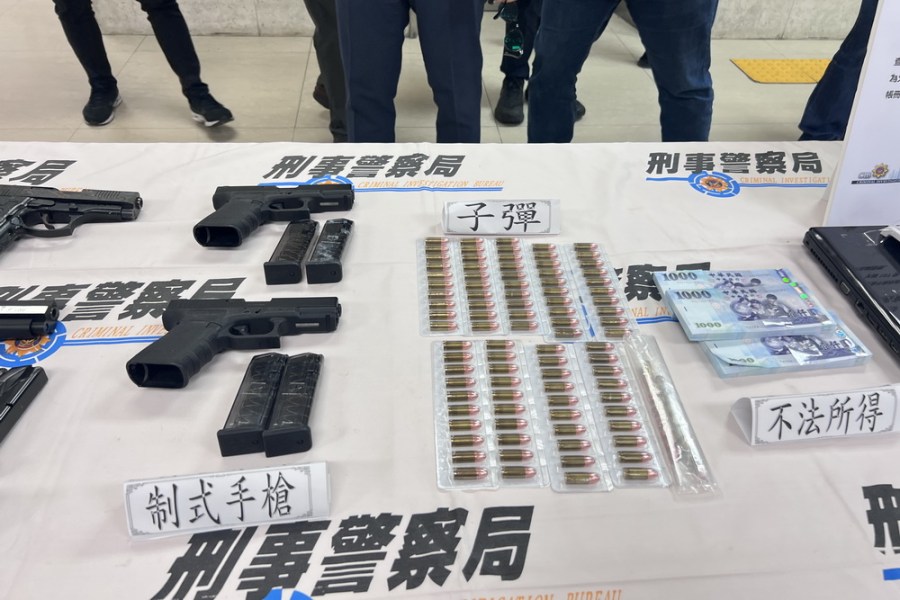 警方斷「投」行動啟動　打擊「假投資詐欺」查獲黑槍贓款 299