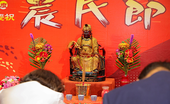 宜縣府縣民大廳神威顯赫 慶祝農民節請來神農大帝坐鎮