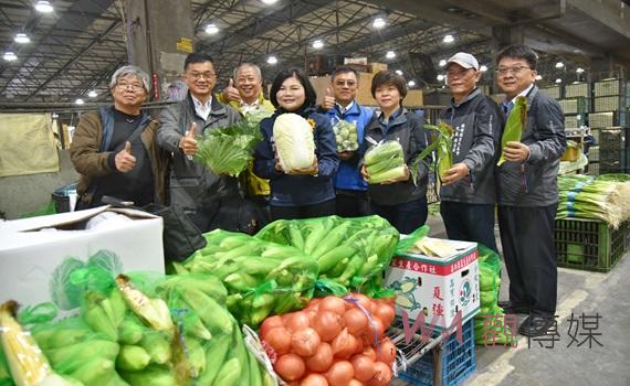 (有影片)/西螺果菜市場年關前供貨量價均穩 張麗善:食魚食肉也著菜佮健康過好年