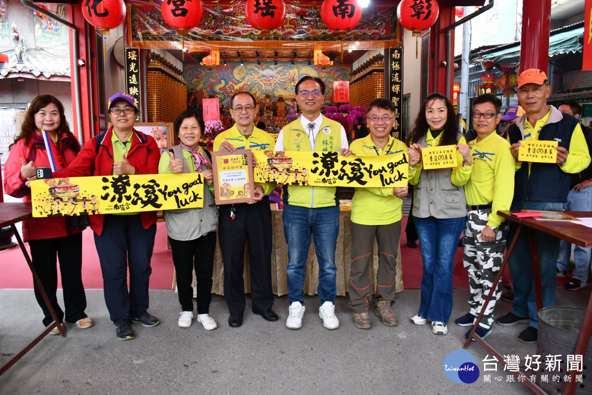 繳費報名笨港進香隨香或小旅行可獲多項專屬物品,包括這條超酷炫的潦溪毛巾。