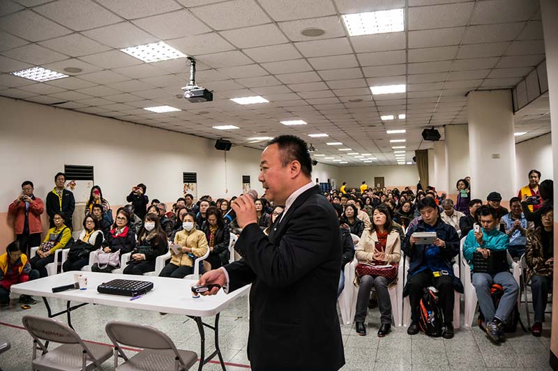 謝沅瑾老師為台灣最知名的國際級易經風水命理大師,經常受邀上各大電視與平面媒體接受採訪錄影,演講邀約皆座無虛席。