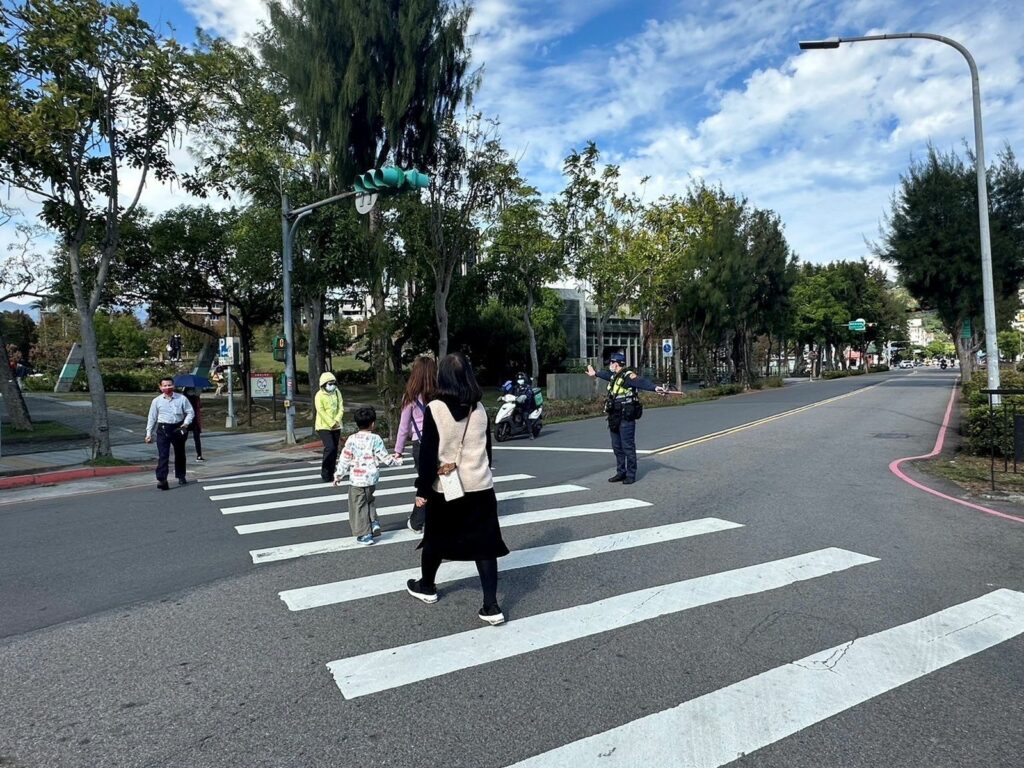 ㄧ、仰德大道上山3處管制點:仰德大道、至誠路口;福林路、忠勇街口;至善路2段1巷口。 二、下山彈性2處分流點:格致路、菁山路口及格致路、凱旋路口。
