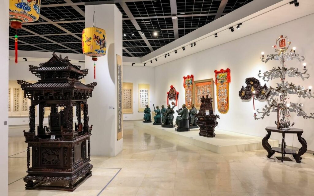 本次雲林元長鰲峰宮首度借展,1948年由國家薪傳獎木雕大師李松林精心雕刻的「太子鳳輦神轎」,展現其精湛的工藝技術。