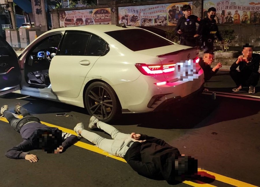 200萬元債務談不攏強制押走 警攔車逮5嫌救出人質 274 cnews204240207a15
