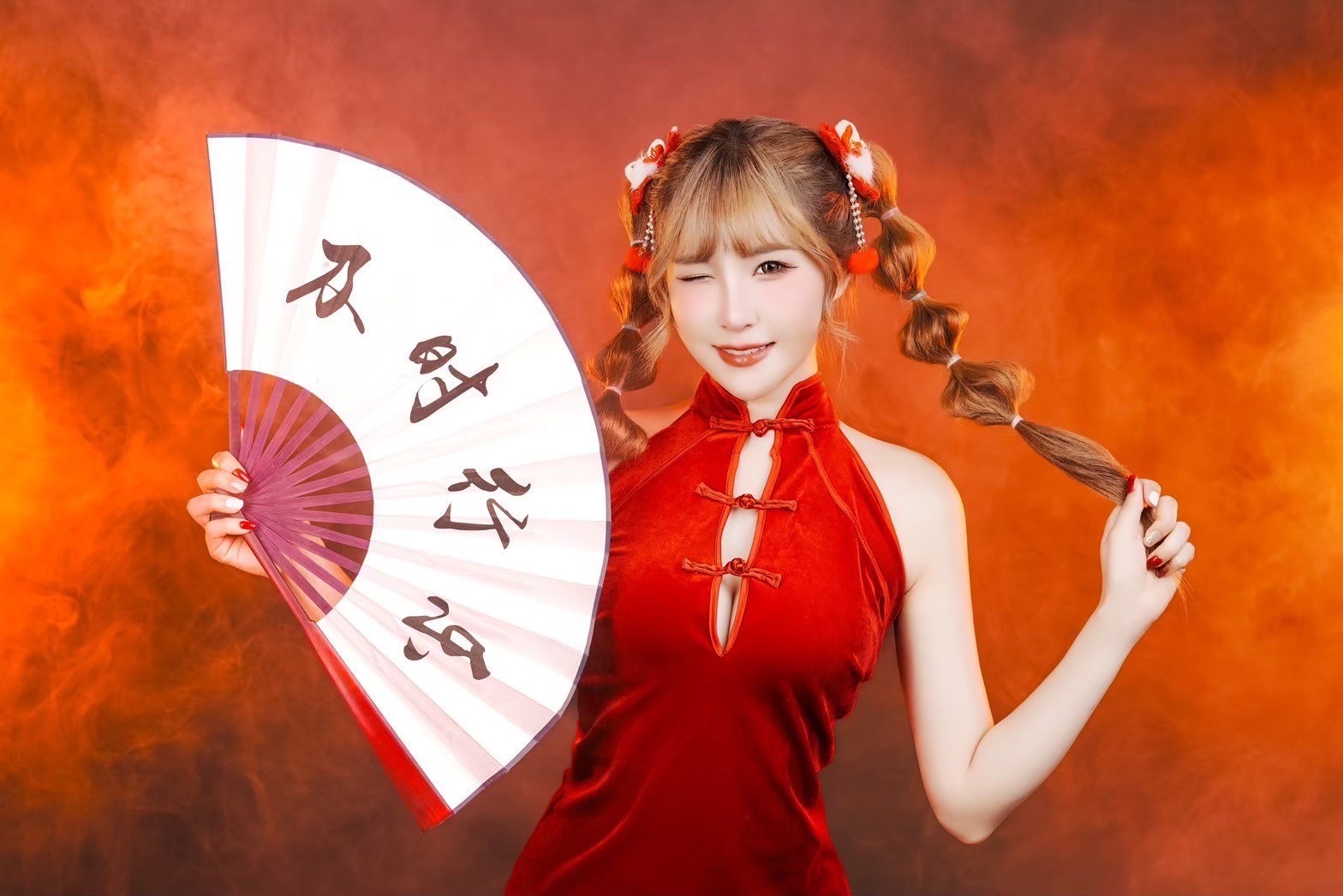 農曆春節即將到來,網紅「Miss布丁」化身紅心字會「愛分紅」公益大使。(照片/紅心字會/Miss布丁提供)