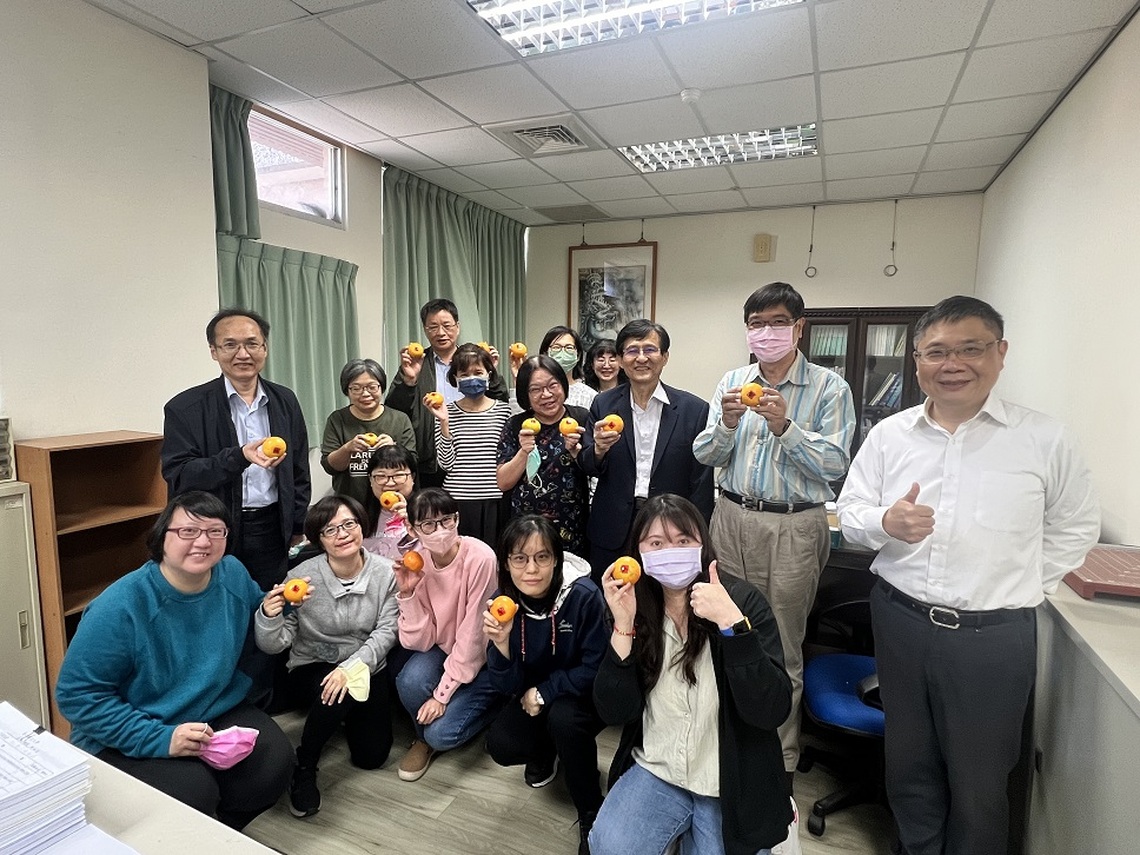 漾新聞|樹科大校長王昭雄率團隊辭歲拜年「送大禮」 行政同仁提早下班爽過年