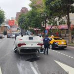 追撞 翻車
