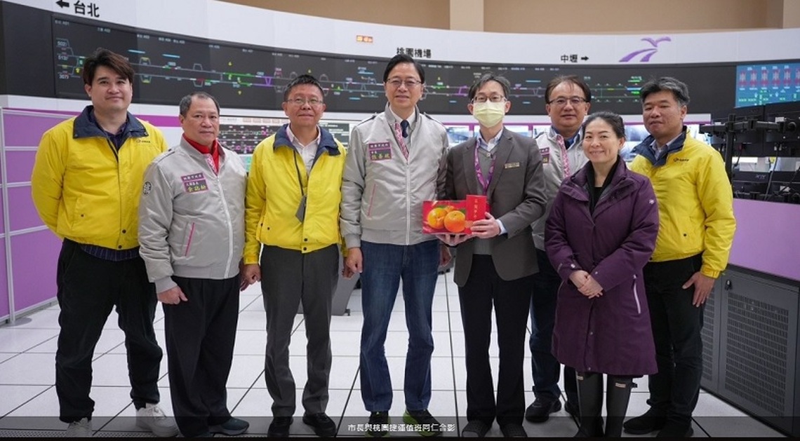 張善政視察桃園春節旅運 慰勞值班同仁守護春節運輸安全