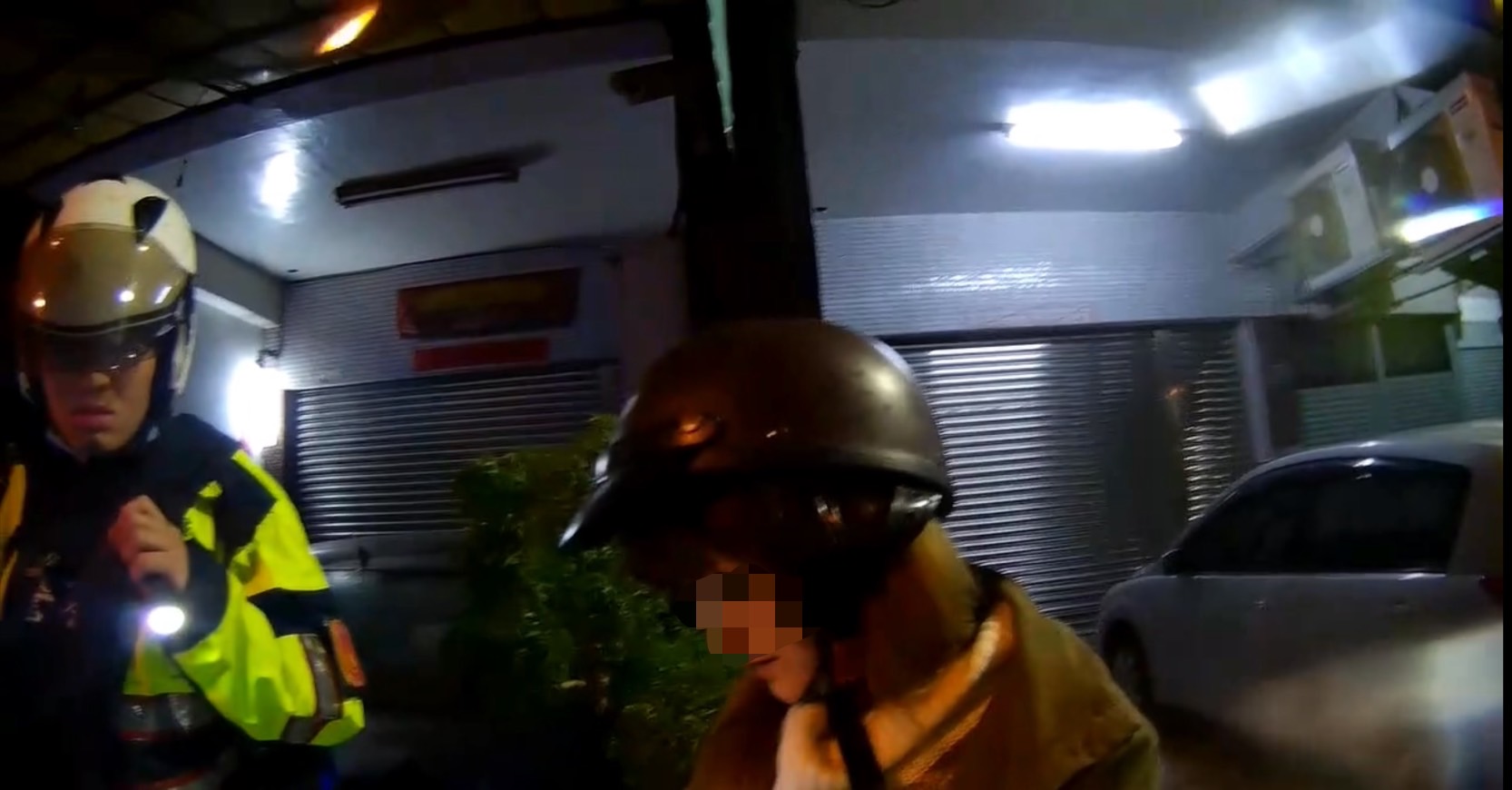▲彰化市1名鄭姓女子騎乘電動車違規左轉遭警攔查，警方現場查獲包括二級毒品大麻菸草4小包。（警方提供）