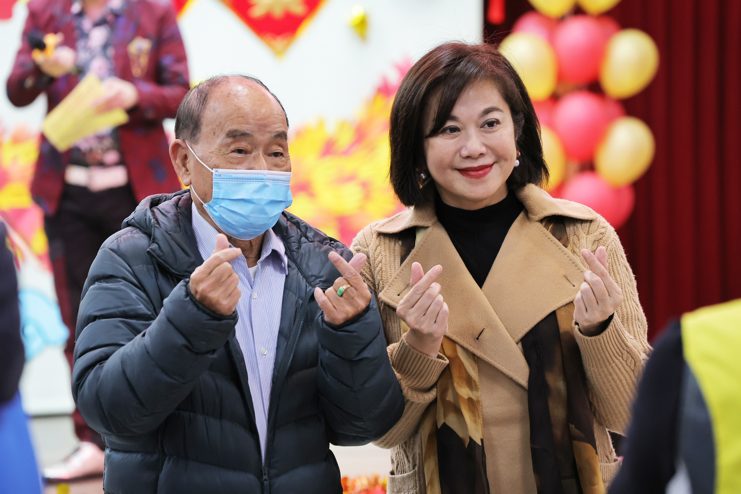 與長者們歡慶春節　基隆副市長邱佩琳致贈博愛仁愛之家加菜金