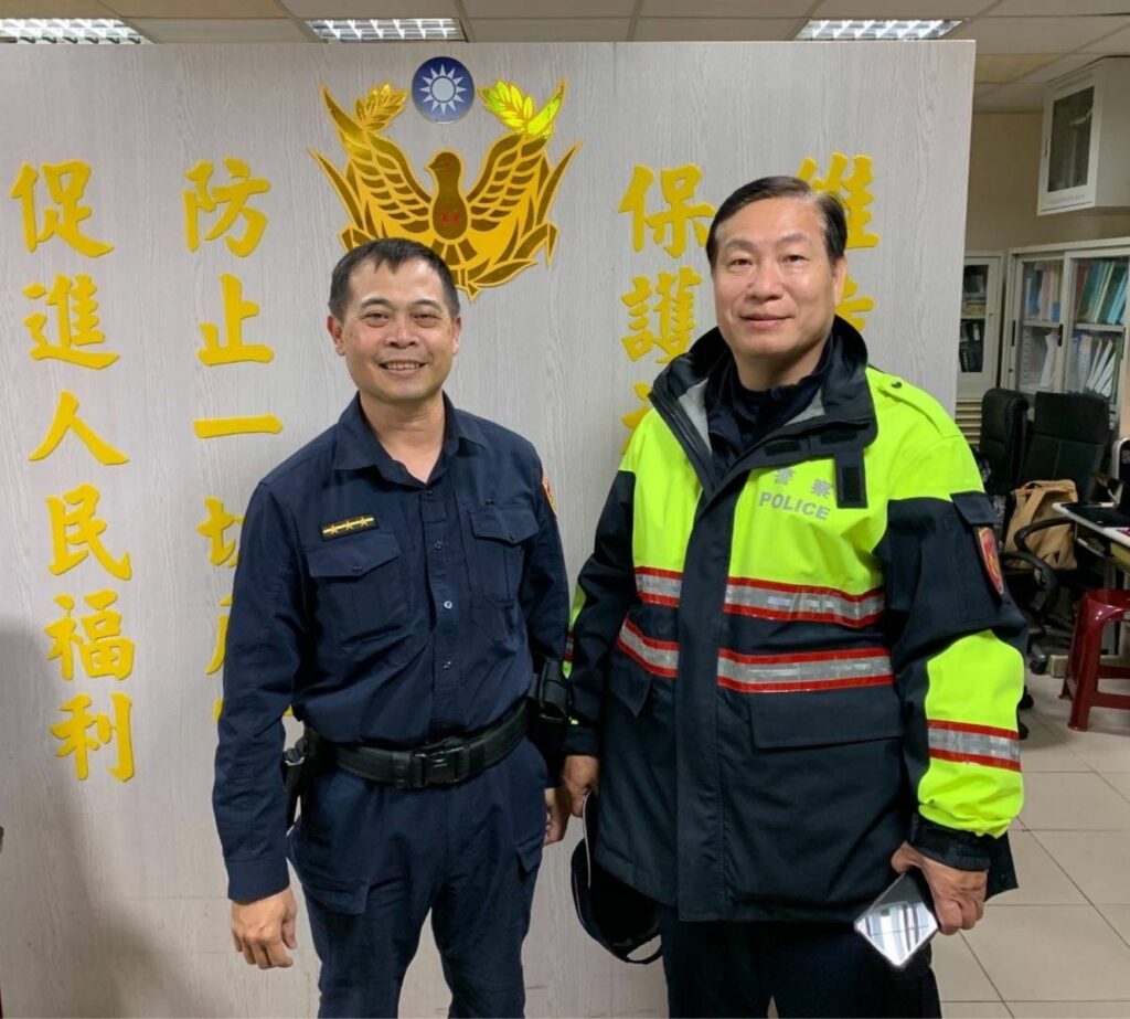 士林分局溪山派出所所長朱志強、警員黃政一
