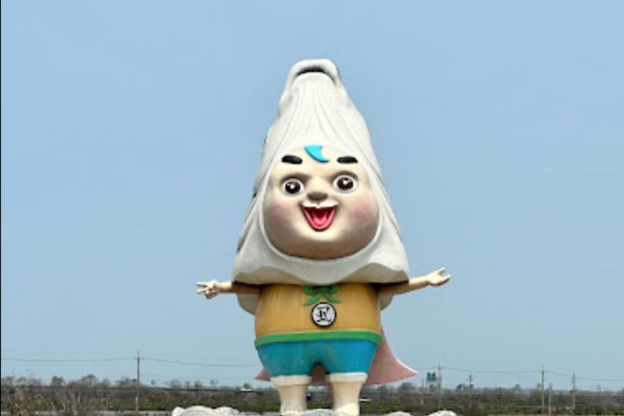 【公共藝術3-1】是門好生意? 盤點被嫌醜吉祥物地標及公共藝術 242 照片來源:GoogleMap虱目魚小子Roman Lee