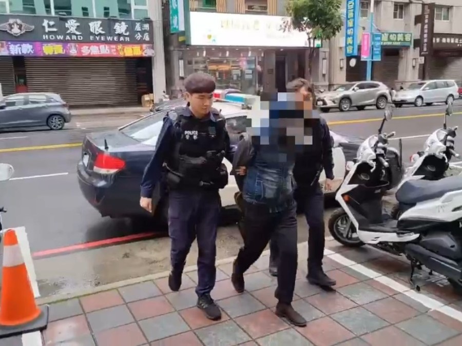 雨夜行搶彩券行 67歲男8小時落網得手20萬元全吐回 269 cnews204240208a04