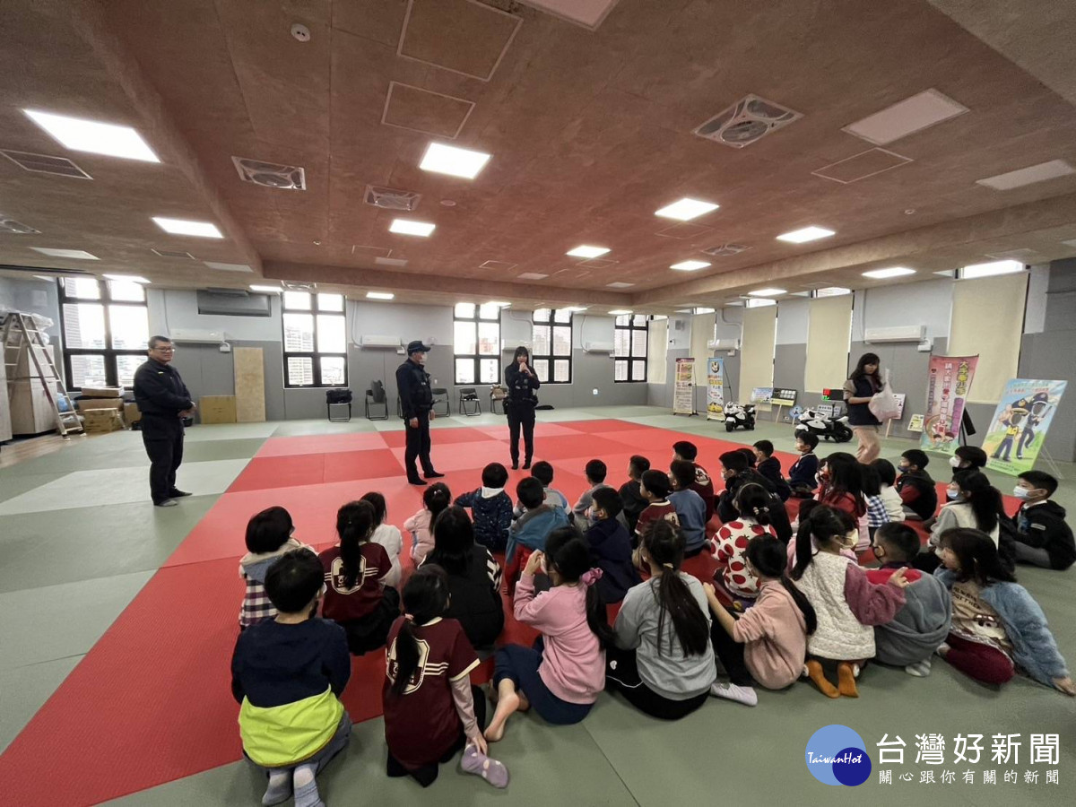 蘆竹分局小小波麗士活動，寓教於樂 宣導婦幼、交通、反詐觀念。