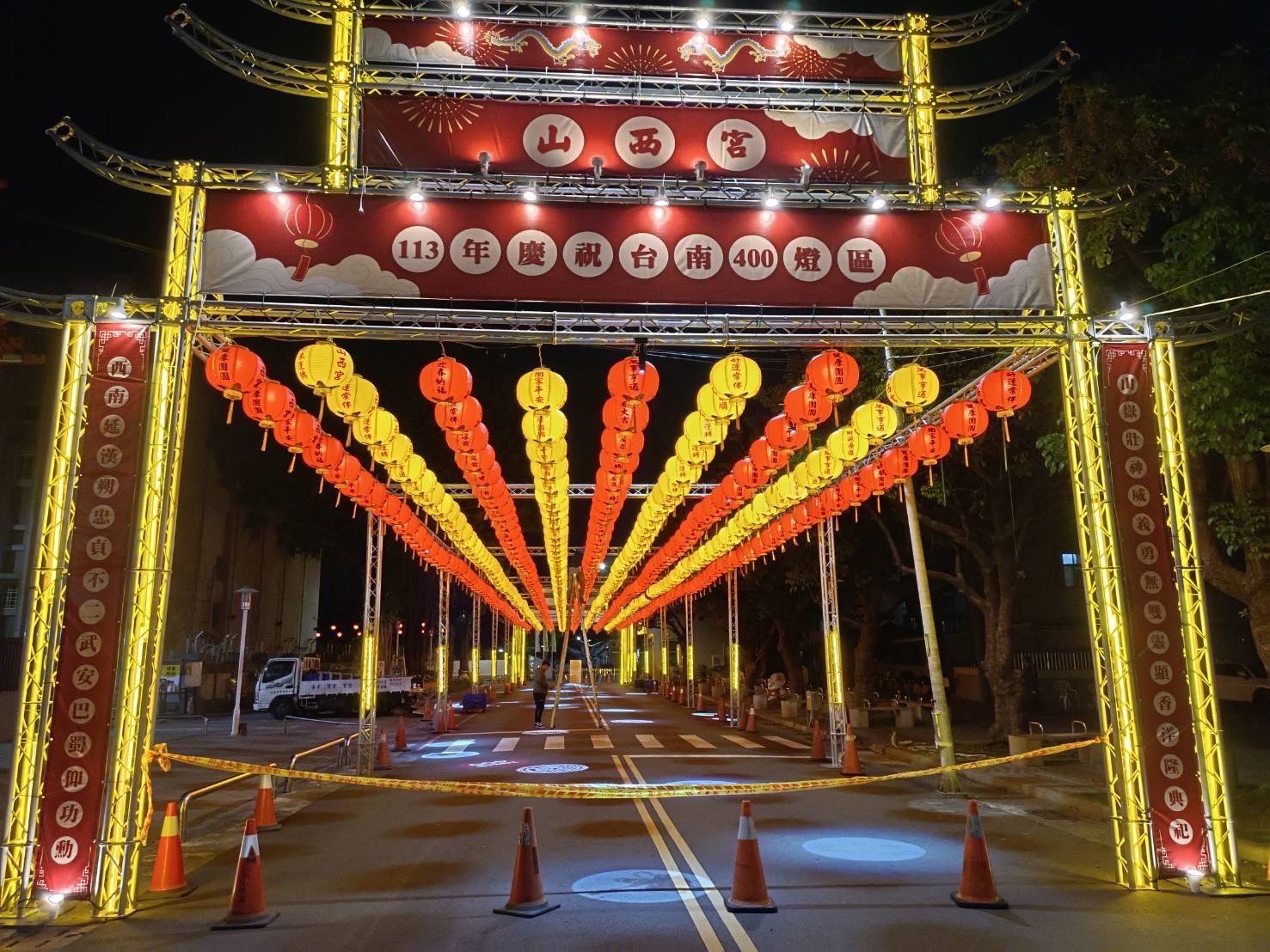 逛廟走春與神同行 台南宗教燈會遍地開花迎新年