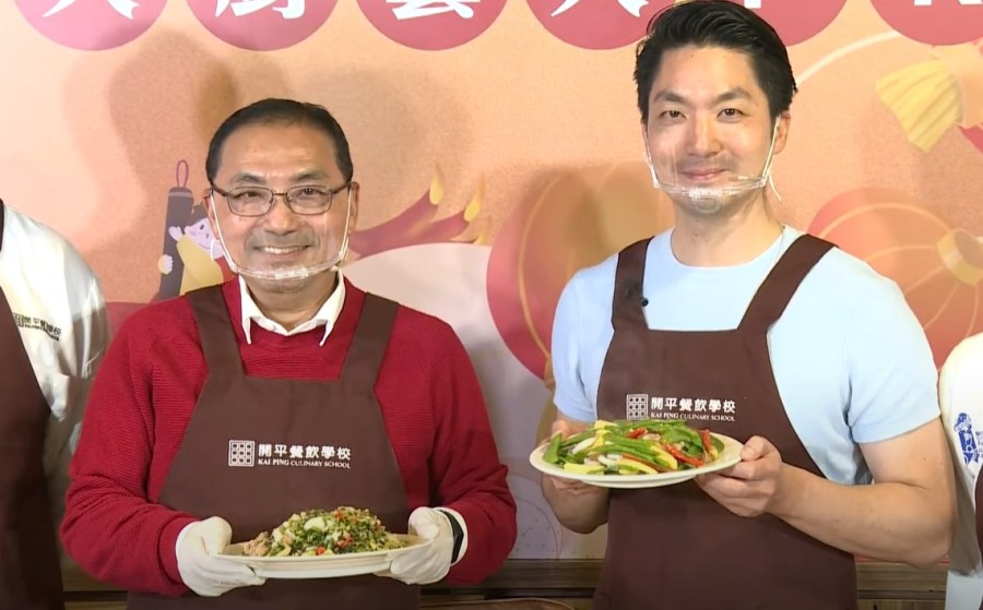 雙北市長年菜大對決!侯友宜幫豬按摩不夠看 蔣萬安還使出一密技 250 雙北市長年菜大對決!侯友宜幫豬按摩不夠看 蔣萬安還使出一密技 249
