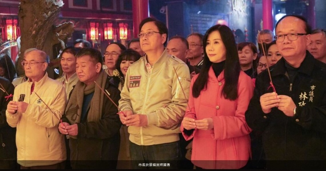 除夕夜拜頭香 張政與市民朋友一同迎接新年