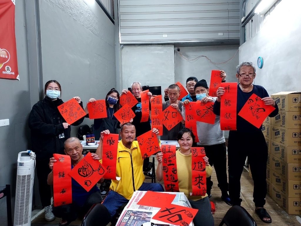 提供街友日間休憩場地及餐食,帶來希望與正面能量。(圖/記者林照東翻攝)