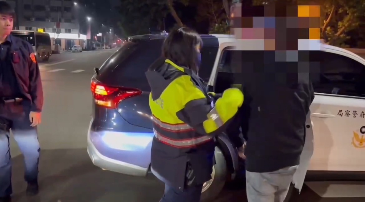 過年不回家團圓 通緝男因違規遭警查獲送辦