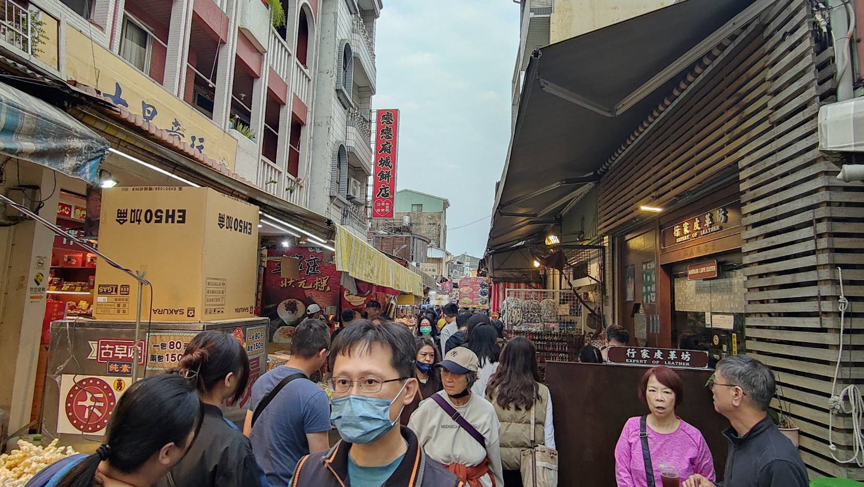龍年初一安平燈區湧人潮 市區商圈創造觀光效益