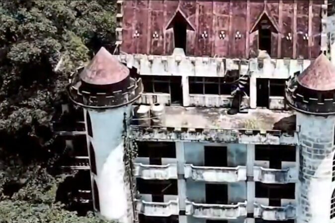 ▲瑞士山莊曾經是夢幻氣派的歐式城堡,如今已是難以整建的廢墟。(記者晨曦翻攝)