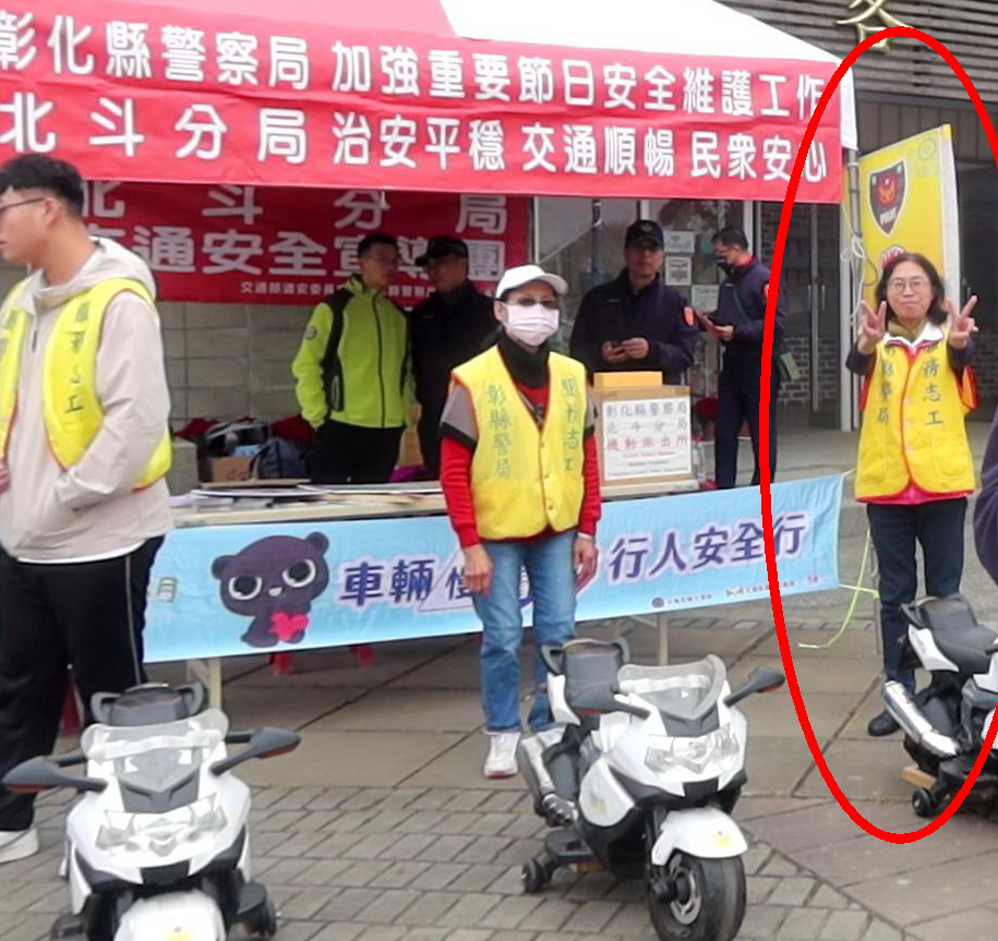▲警察志工邱韻芳以她堅毅的意志與無私的奉獻，以行動延續著她對警務的熱情與承諾，她的故事更是北斗分局的驕傲。（記者張溎壕攝）