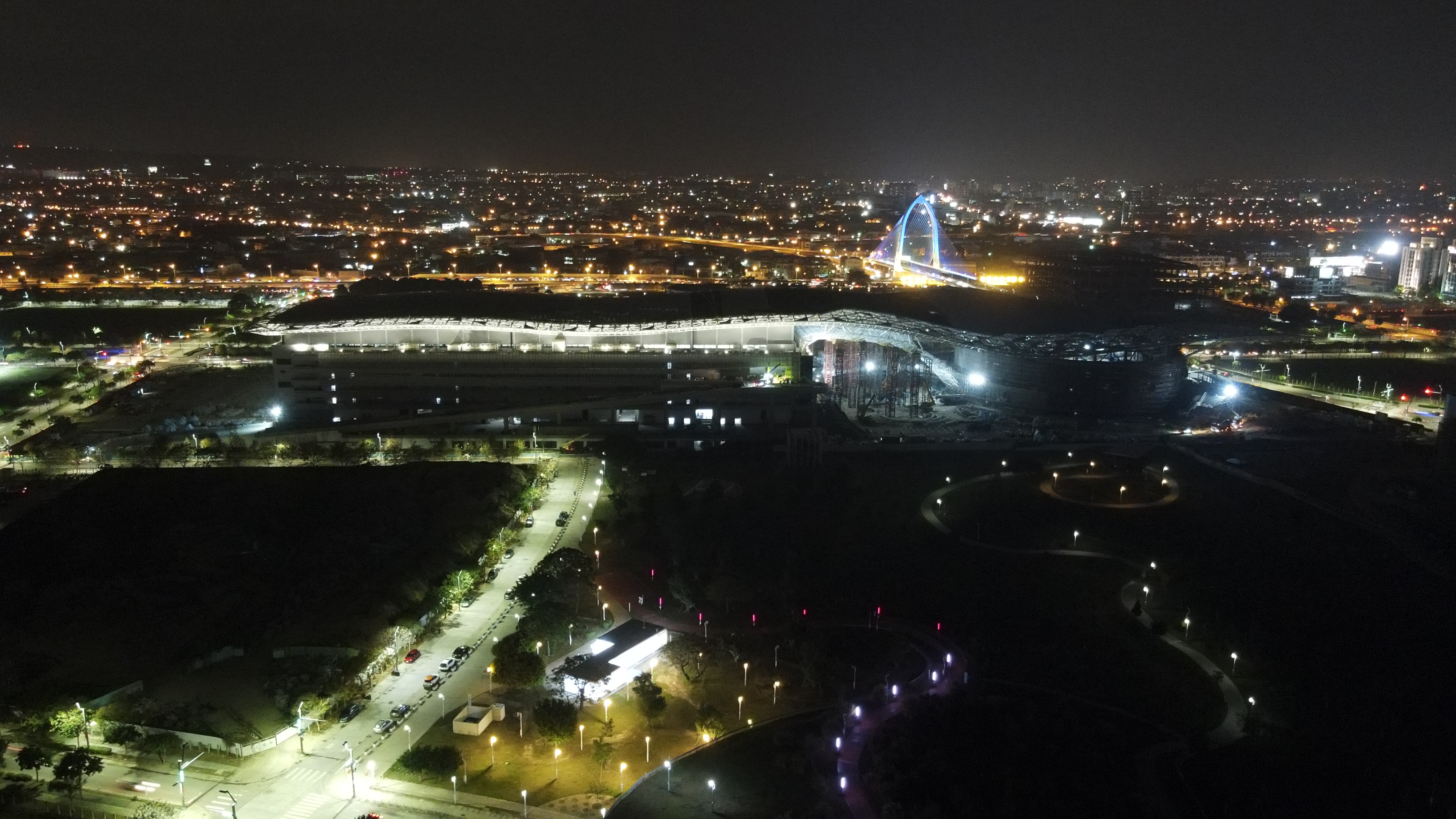 2024台中龍賀！ 台中國際會展中心、綠美圖齊點燈