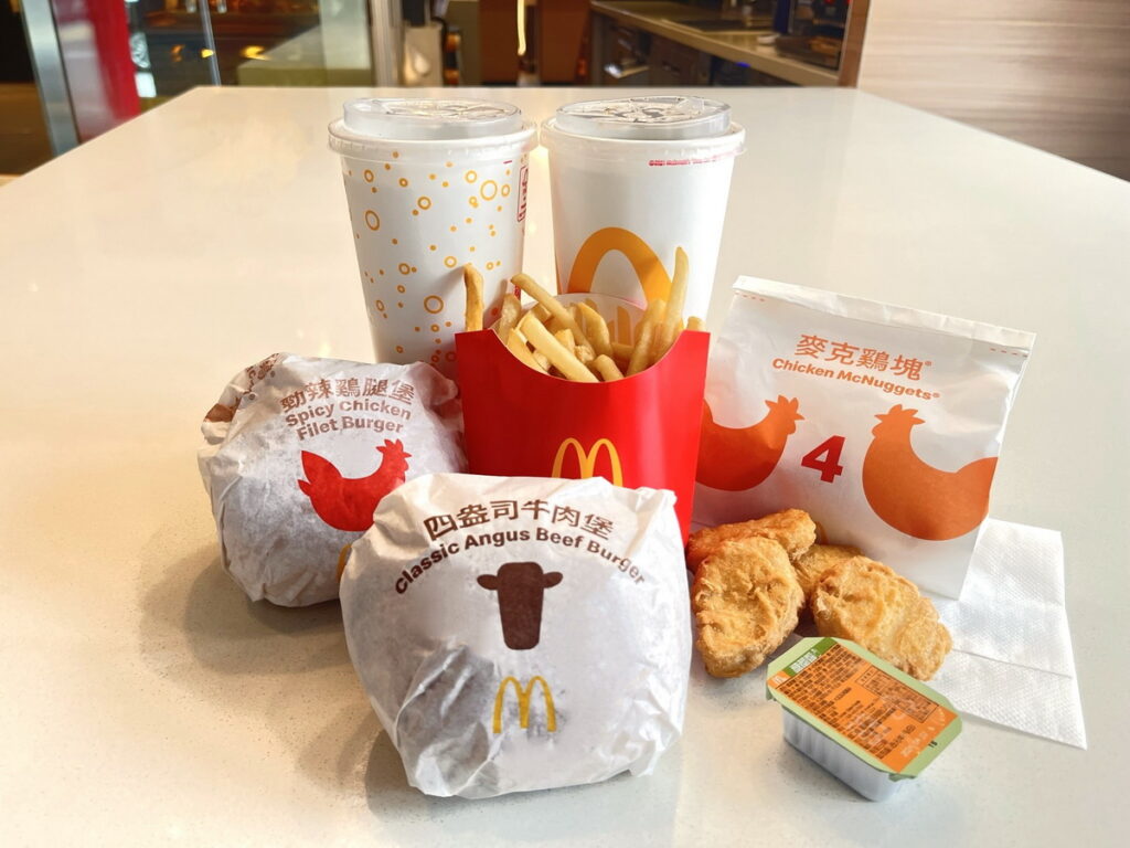 麥當勞明起至3月26日推「龍年開春優惠券」，人氣夯品雙層四盎司牛肉堡、四盎司牛肉堡、帕瑪森主廚鷄腿堡、帕瑪森安格斯牛肉堡等也宣布加入雙主餐優惠。