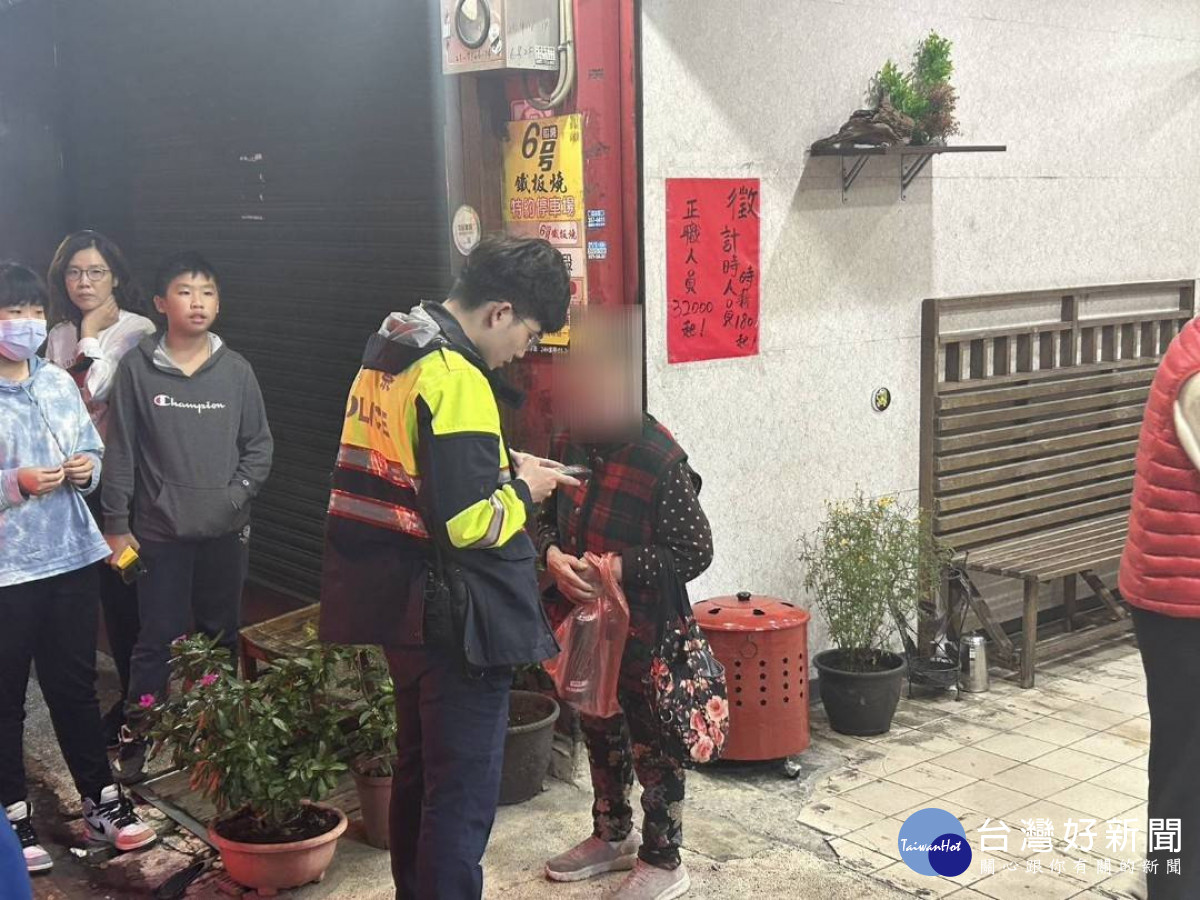 熱心警協助走失高齡老婦人返家。