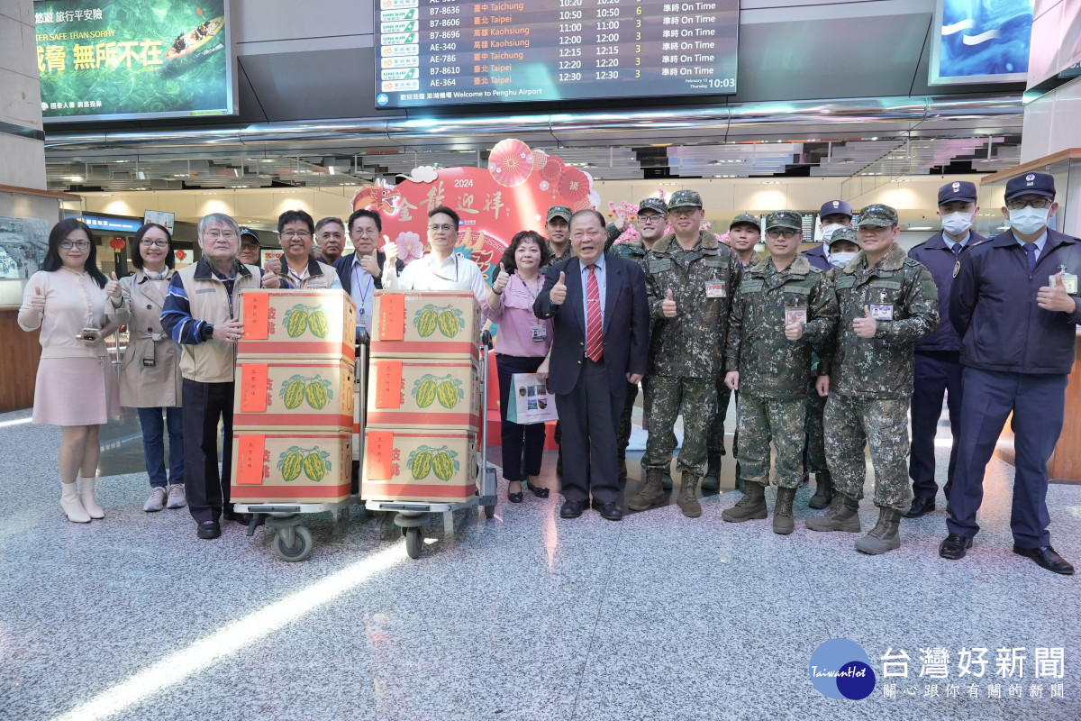陳光復前往航空站　慰問春節執勤單位並致以最深敬意
