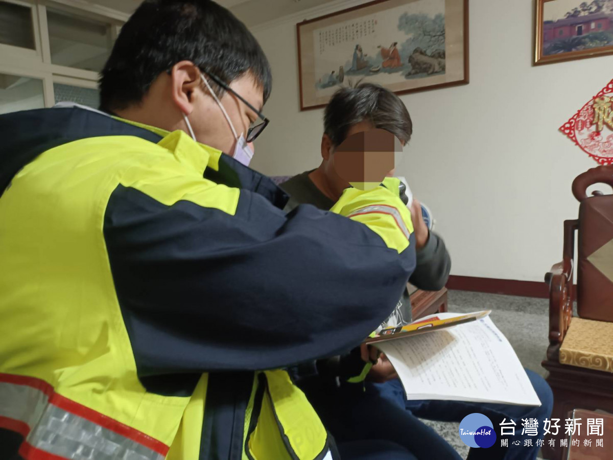 警暖心提供交通知識暨物資及鼓勵向上。<br /><br />