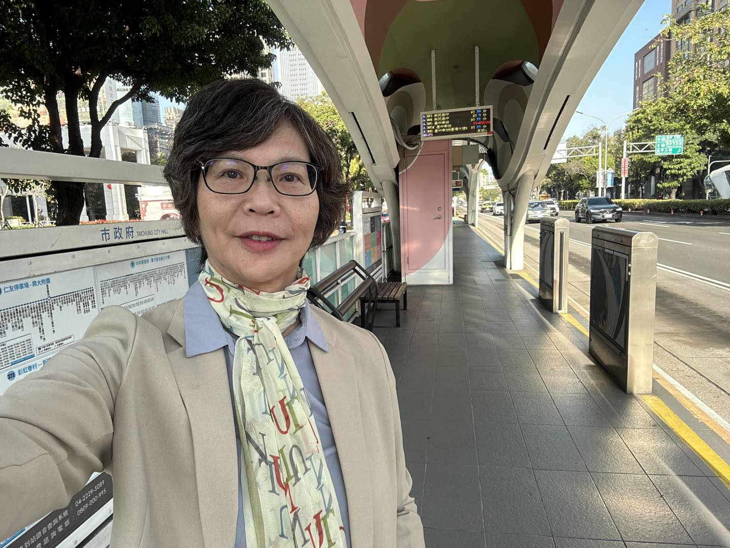 蔡壁如今日就任台中市府顧問,搭公車上班。翻攝蔡壁如臉書