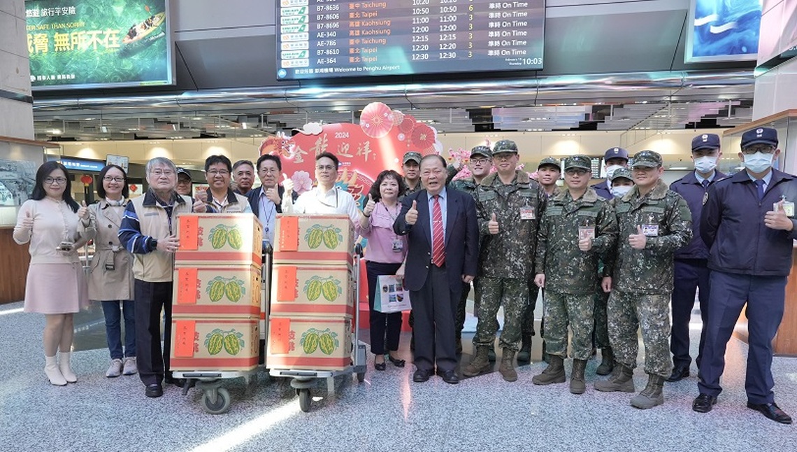 陳光復前往航空站 慰問春節執勤單位並致以最深敬意