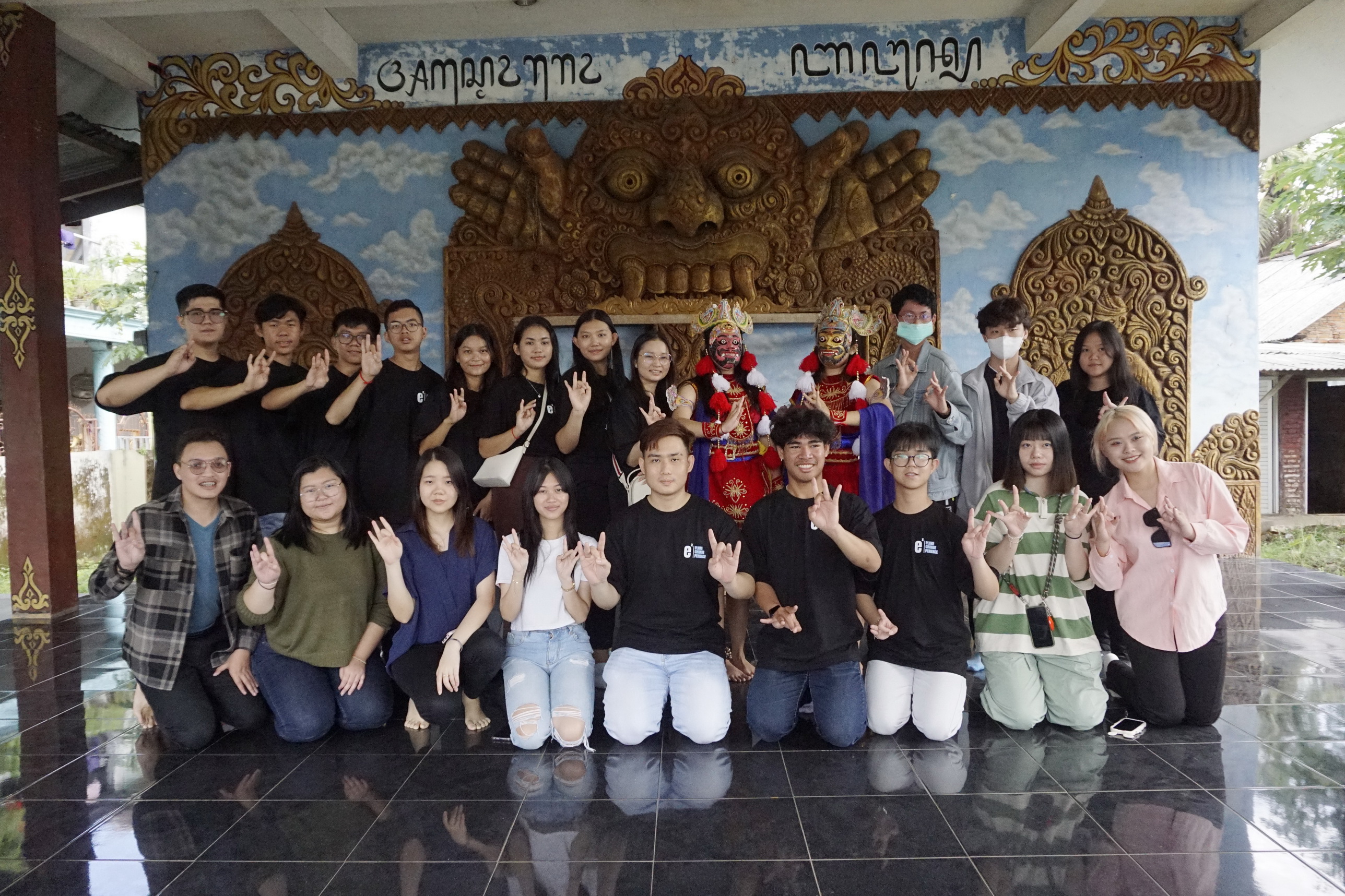 ▲在為期12天的遊學活動，不只是因為身處異國，遊學團體驗印尼文化。（大葉大學提供）
