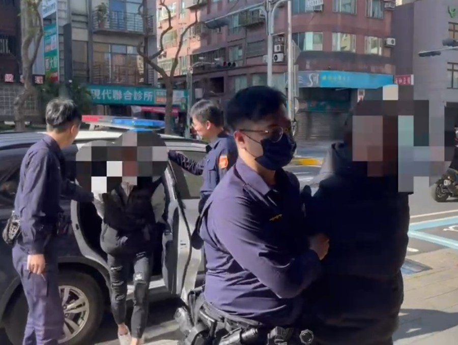 朝汽車丟鞭炮影片還貼網 3男涉公共危險與毀損罪嫌被逮 204 cnews204240215a08