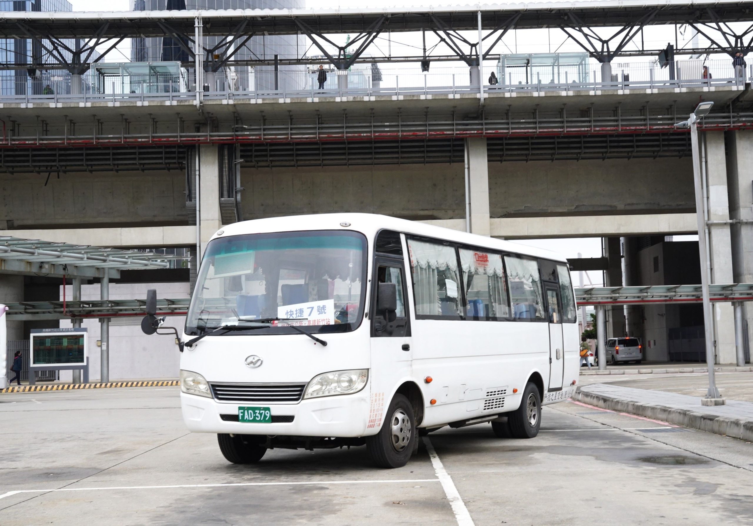 縣府明起將試辦免費跳蛙公車，並增加快捷8號公車班次。（圖/新竹縣政府提供）