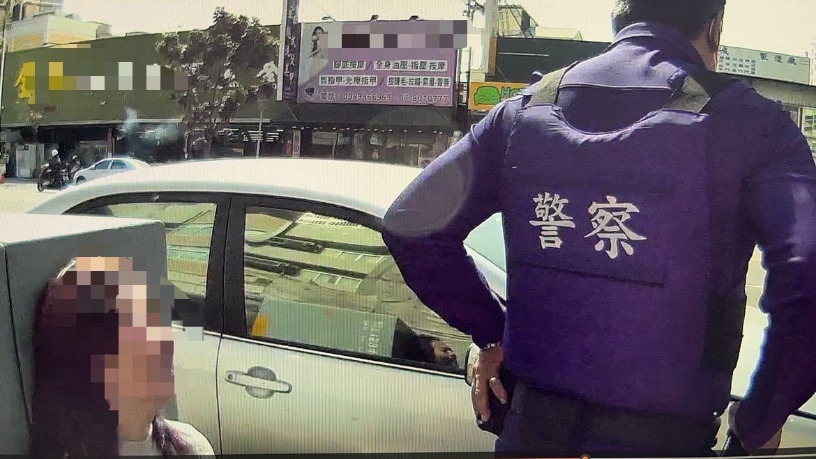 夫妻失和路邊吵架 小港警到場協調護送就醫