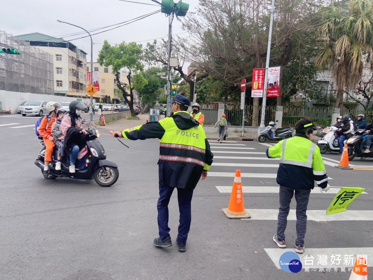 南投警分局各分駐所派出所均啟動護童勤務。（南投分局提供）