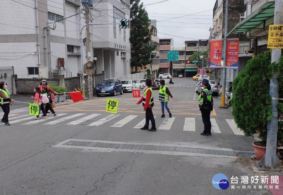 南投警分局各分駐所派出所均啟動護童勤務。(南投分局提供)