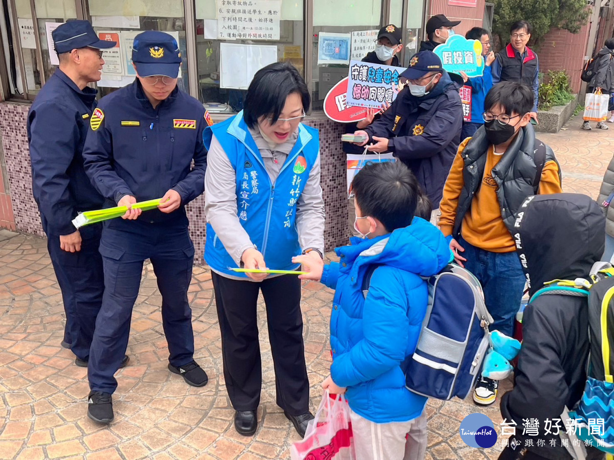 警察局長宣介慈親自前往光明國小視導執行情形