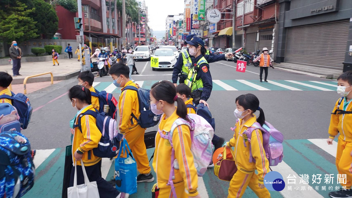 開學日,彰縣警局同步啟動護童專案。