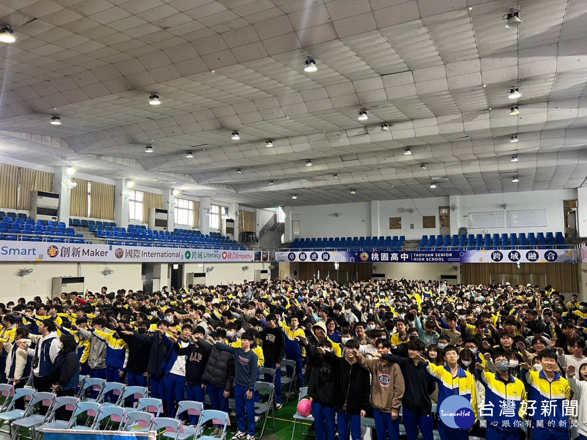市警局少年隊與桃園市府靈糧堂合作,邀請台灣新世代青年發展協會-大學志工團隊前往桃園高中進行反毒防詐宣導。